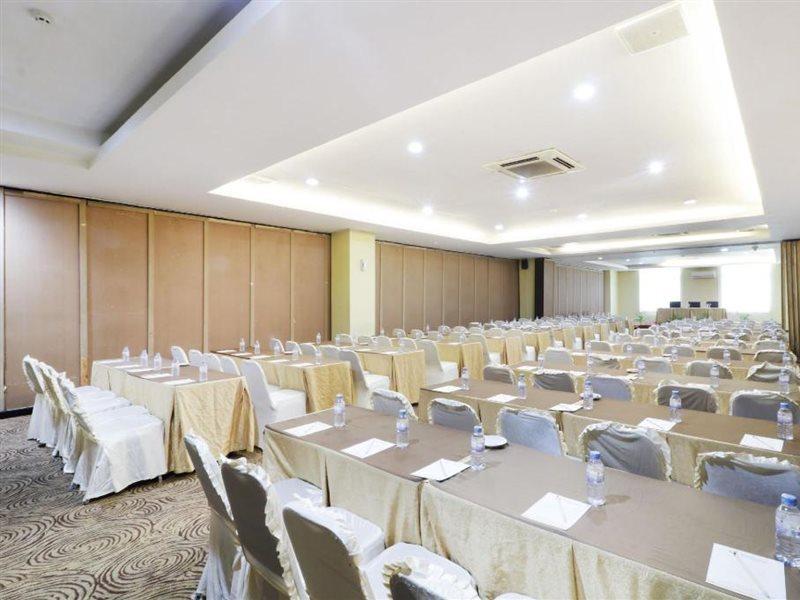 Grand Kanaya Hotel Медан Экстерьер фото
