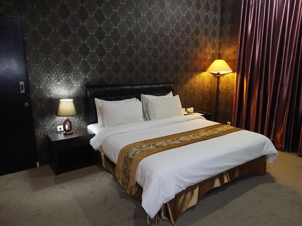 Grand Kanaya Hotel Медан Номер фото