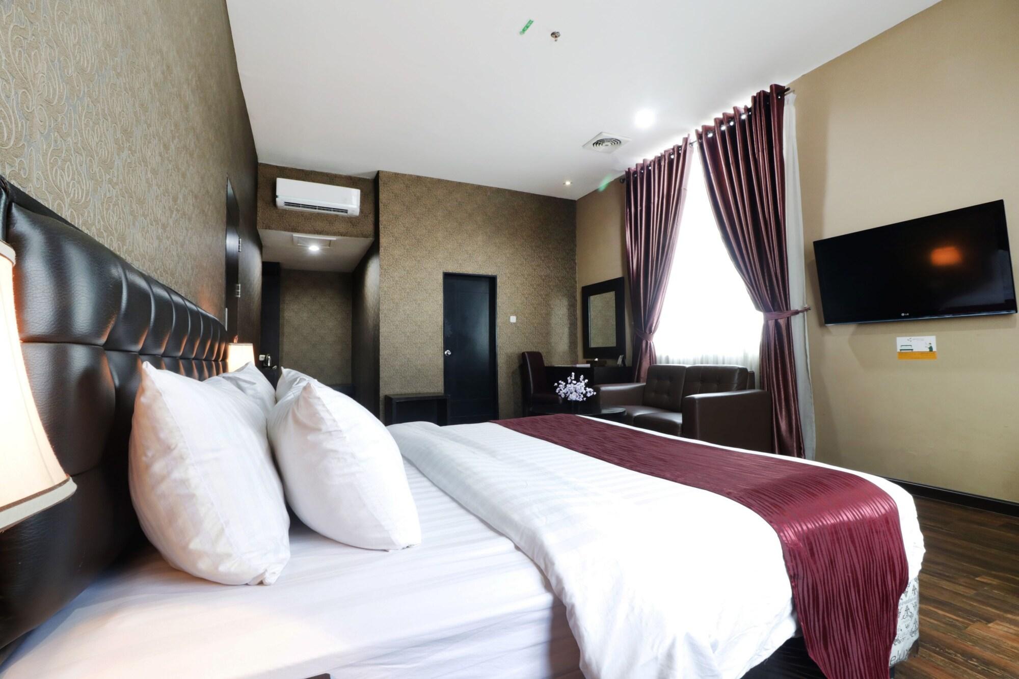 Grand Kanaya Hotel Медан Экстерьер фото