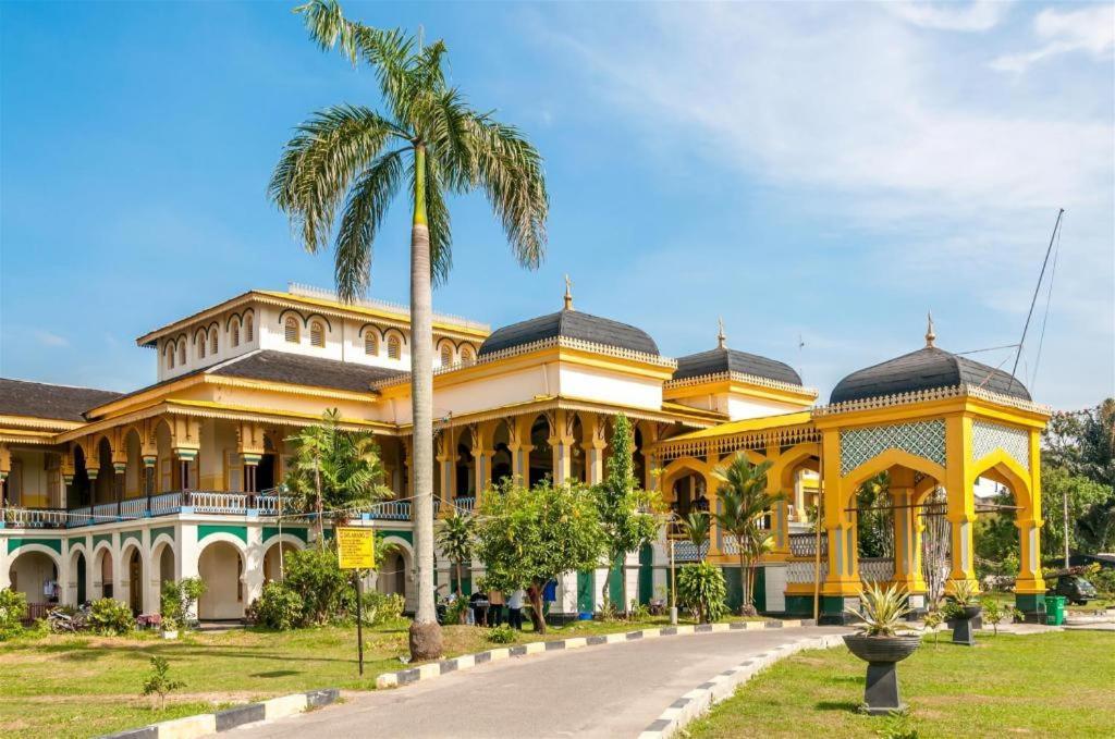 Grand Kanaya Hotel Медан Экстерьер фото