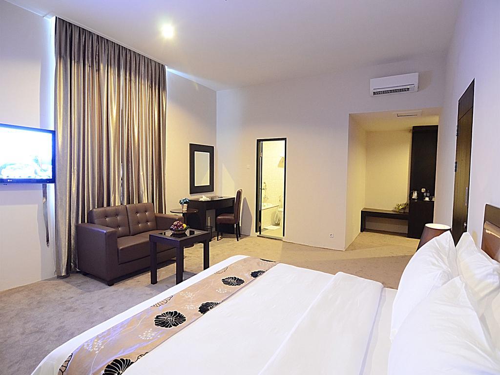 Grand Kanaya Hotel Медан Экстерьер фото
