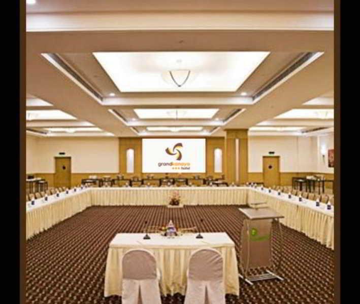 Grand Kanaya Hotel Медан Экстерьер фото