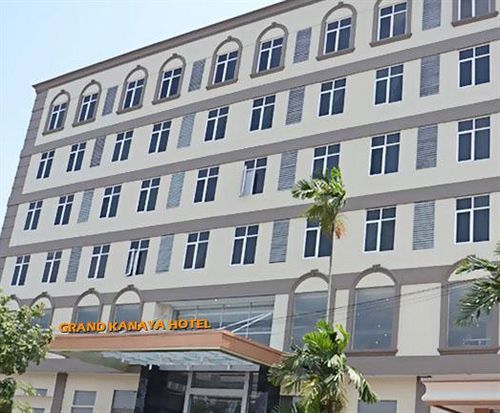 Grand Kanaya Hotel Медан Экстерьер фото