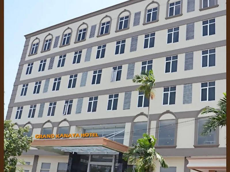 Grand Kanaya Hotel Медан Экстерьер фото