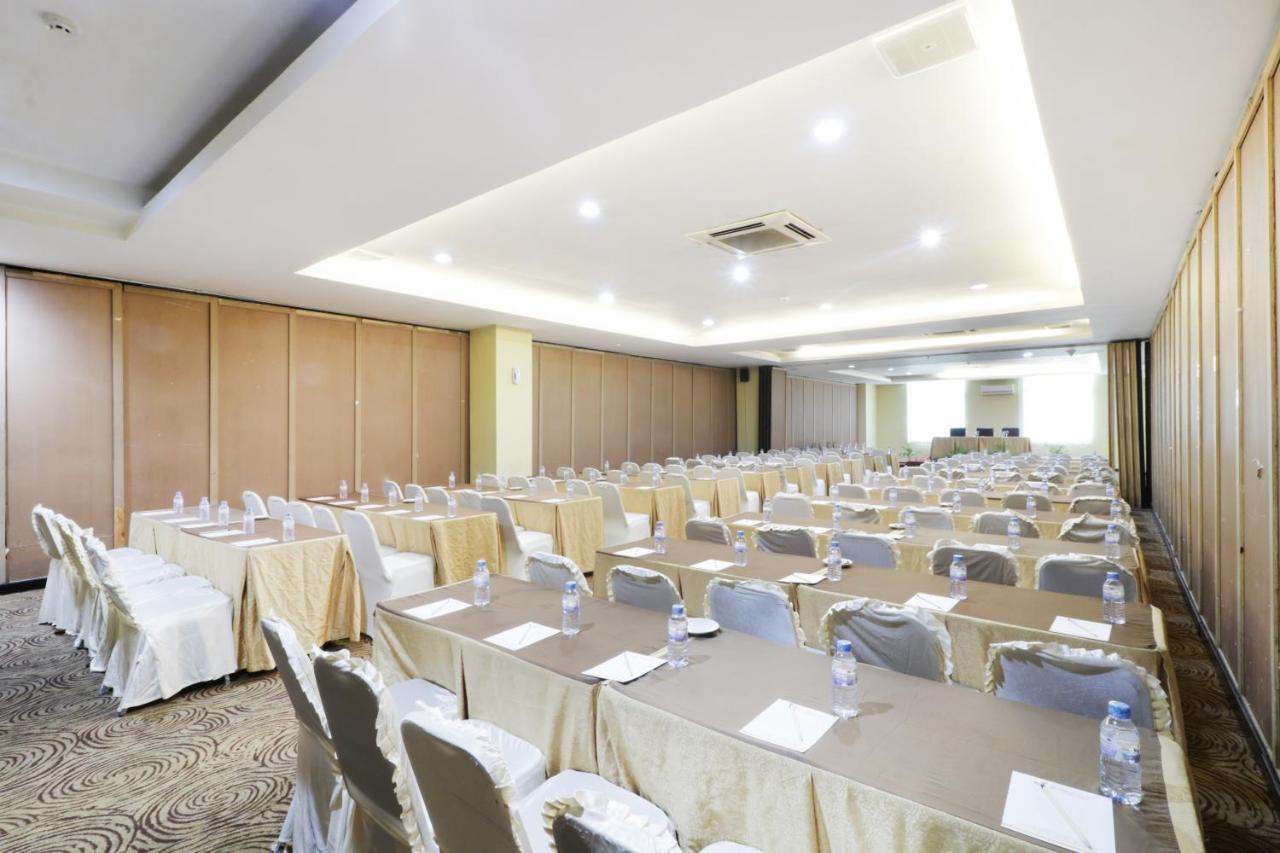 Grand Kanaya Hotel Медан Экстерьер фото