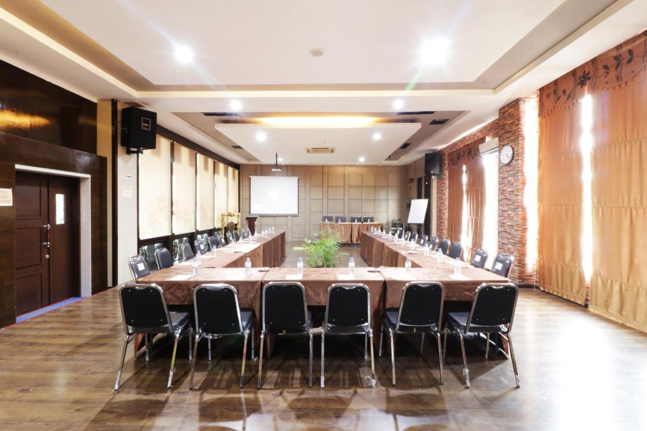Grand Kanaya Hotel Медан Экстерьер фото