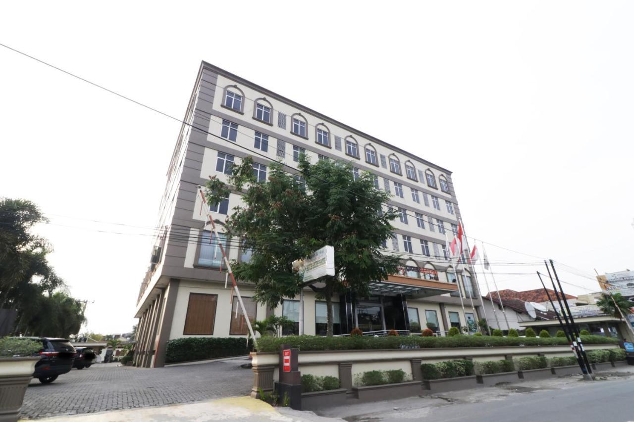 Grand Kanaya Hotel Медан Экстерьер фото
