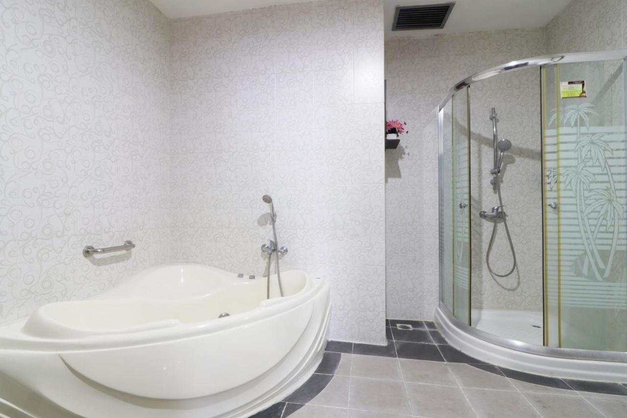 Grand Kanaya Hotel Медан Экстерьер фото