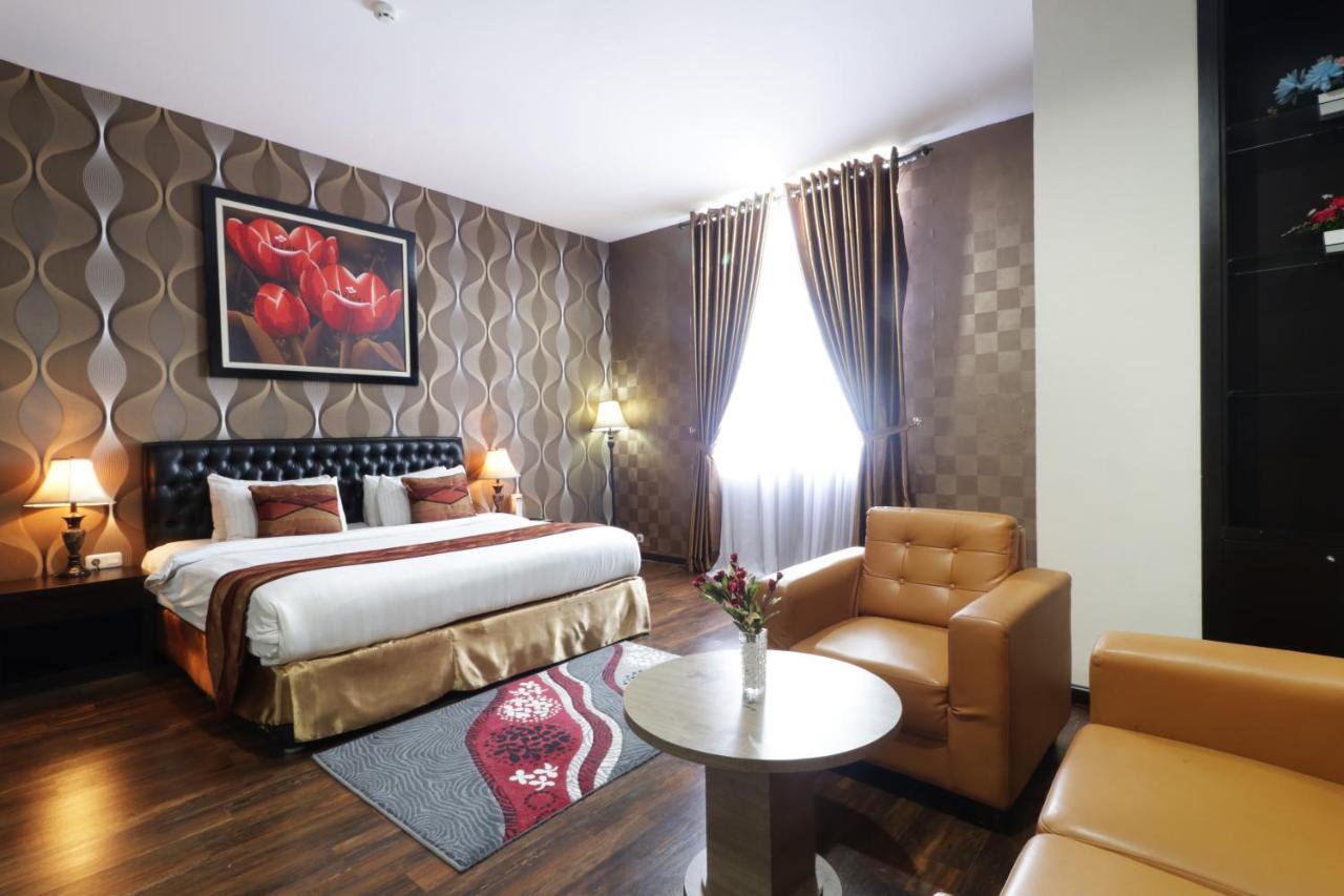Grand Kanaya Hotel Медан Экстерьер фото