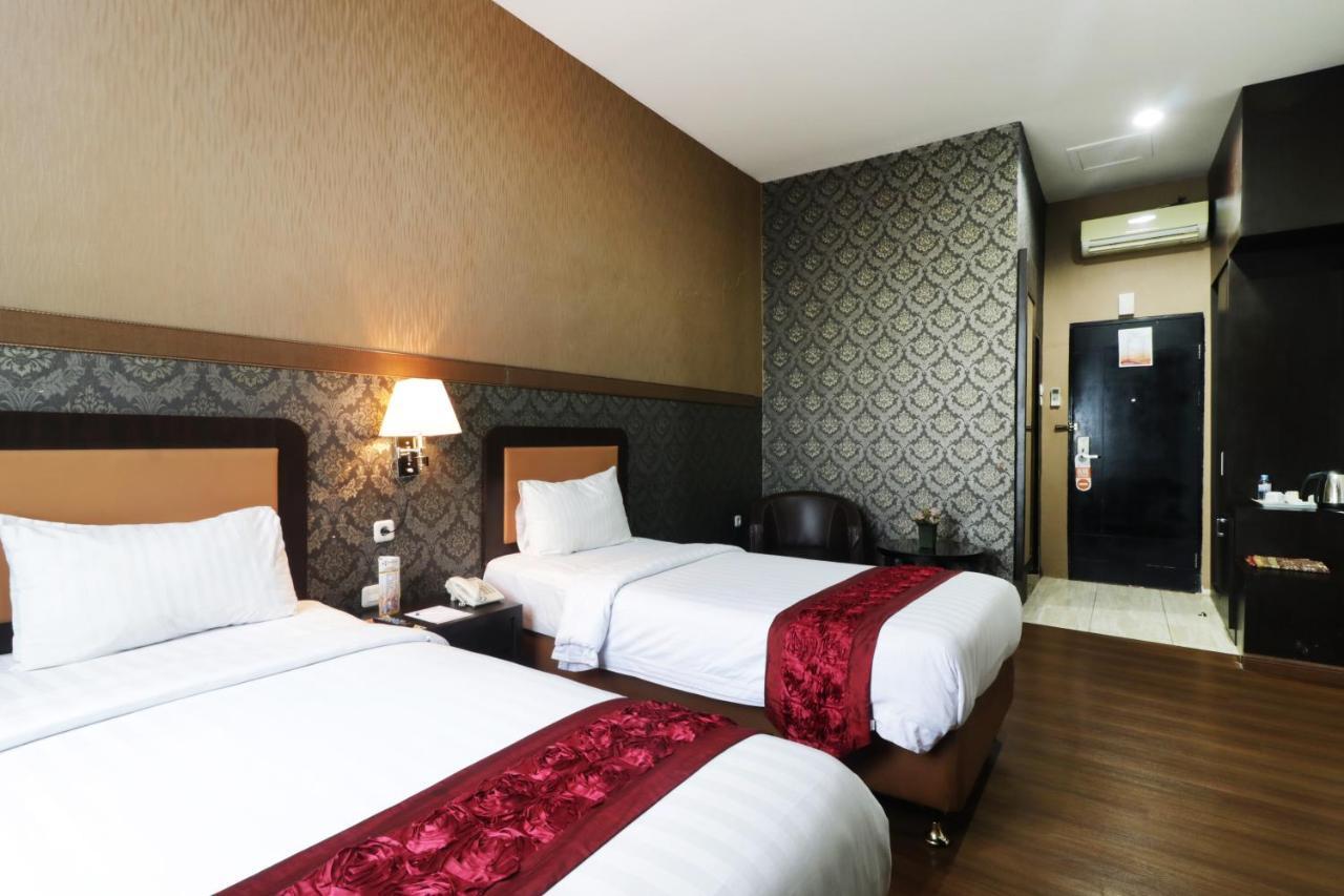 Grand Kanaya Hotel Медан Экстерьер фото