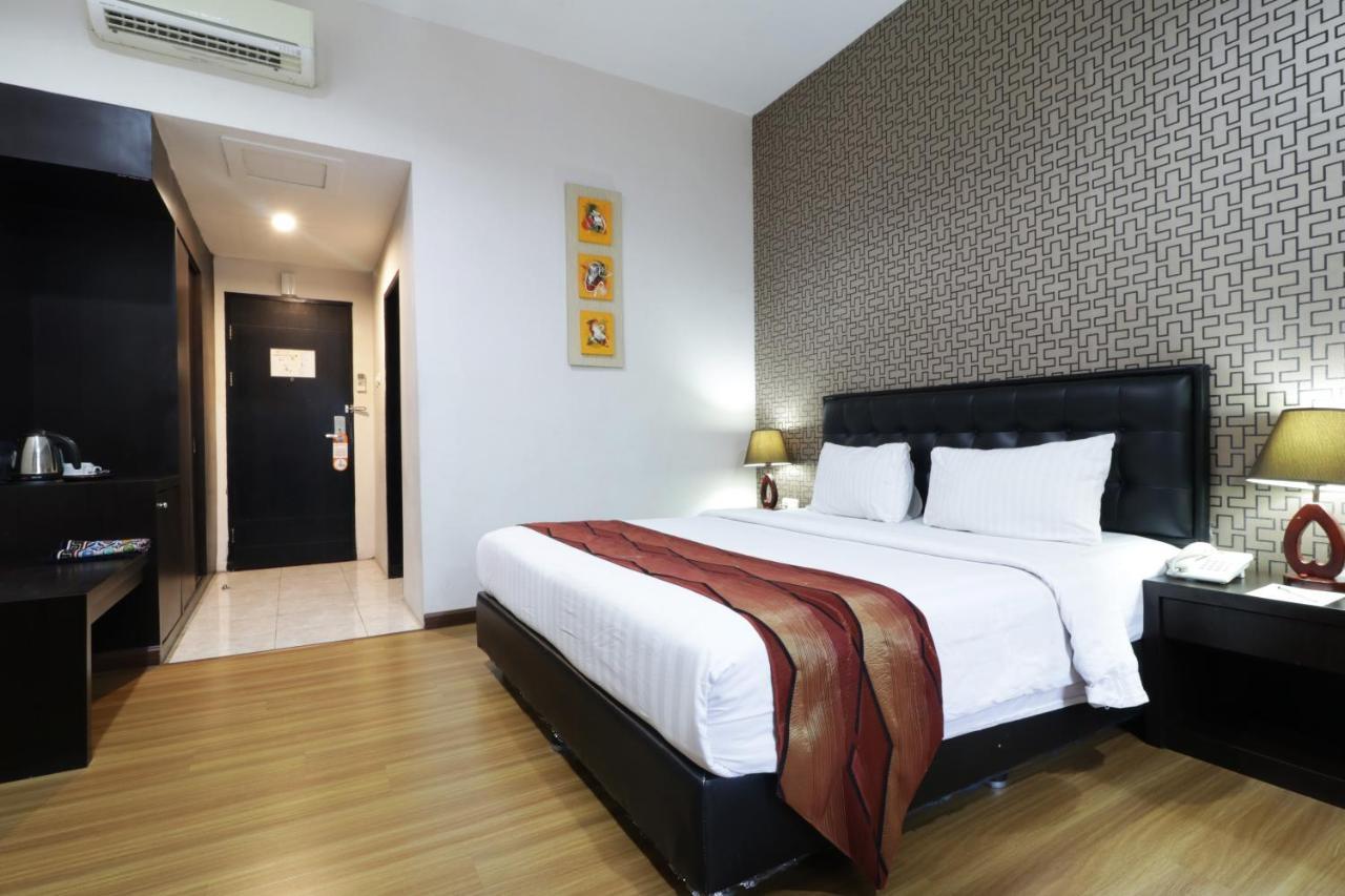 Grand Kanaya Hotel Медан Экстерьер фото