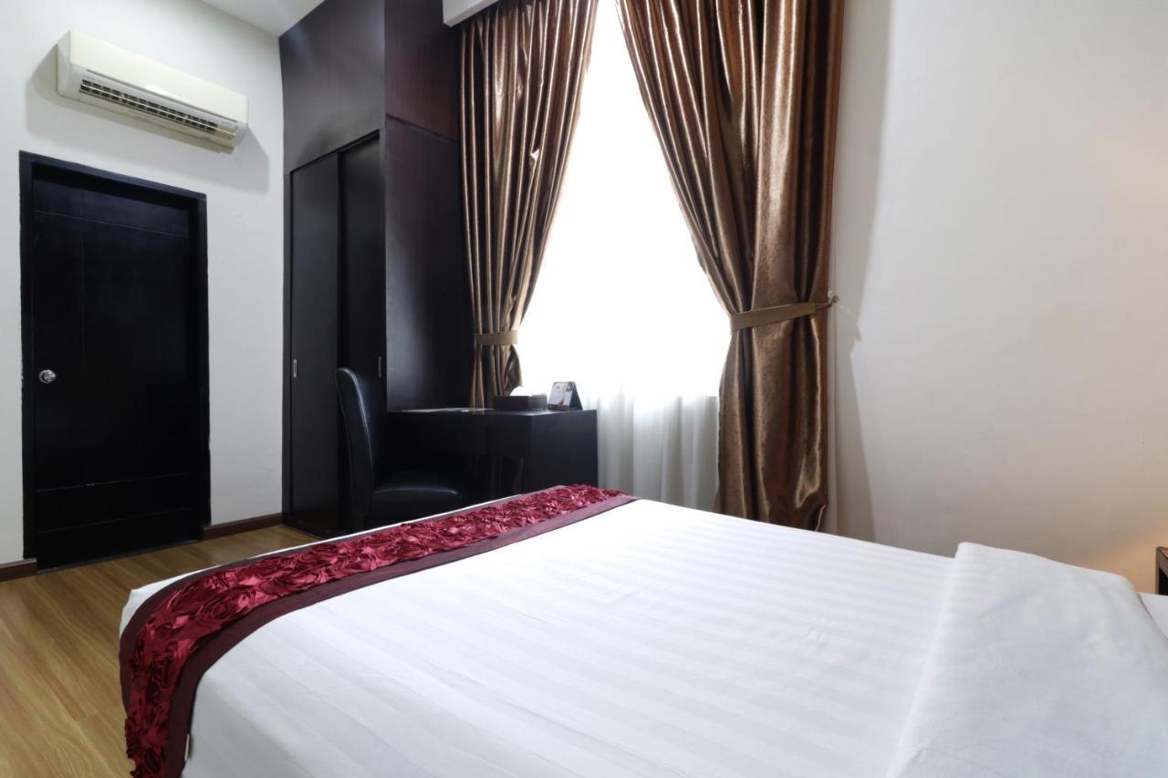 Grand Kanaya Hotel Медан Экстерьер фото