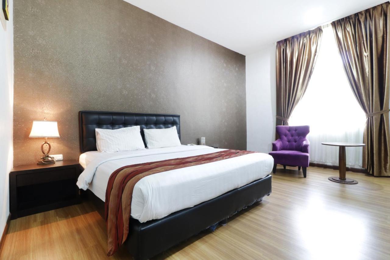 Grand Kanaya Hotel Медан Экстерьер фото
