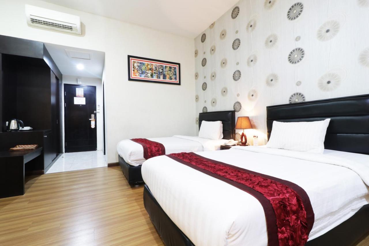 Grand Kanaya Hotel Медан Экстерьер фото