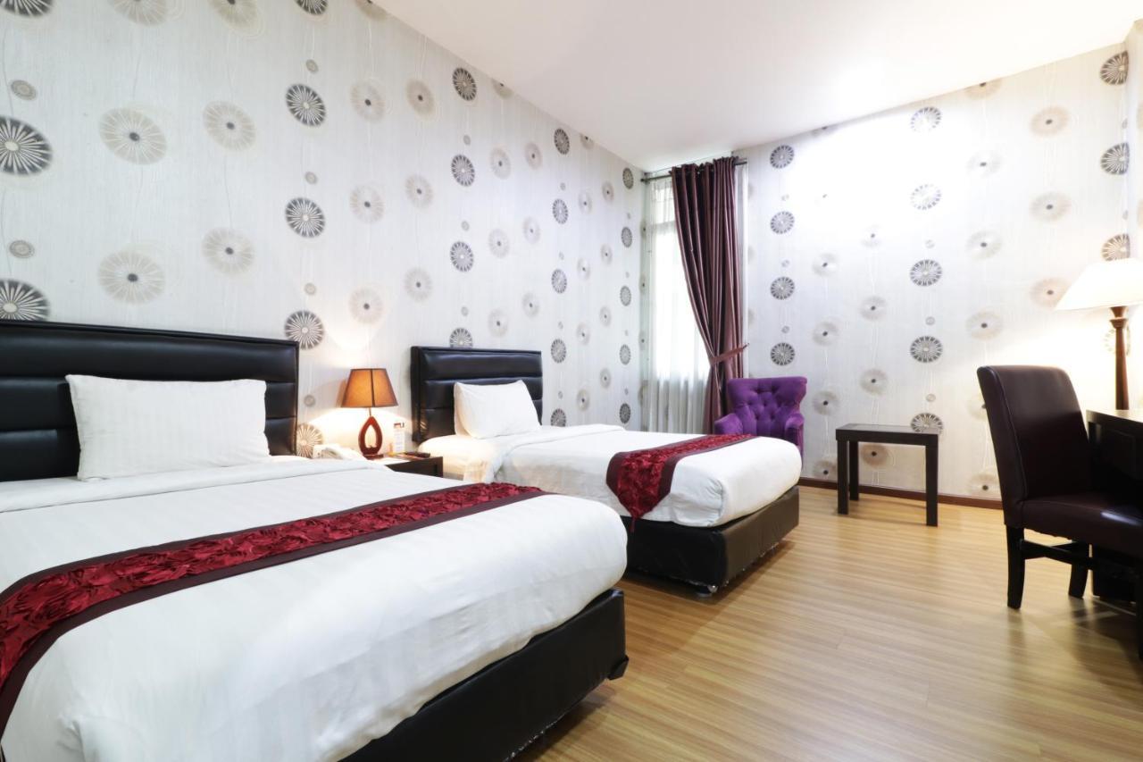 Grand Kanaya Hotel Медан Экстерьер фото