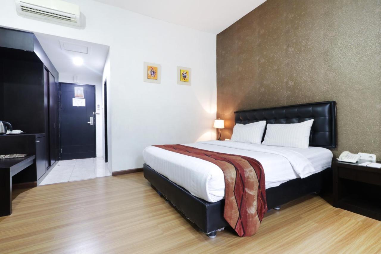 Grand Kanaya Hotel Медан Экстерьер фото
