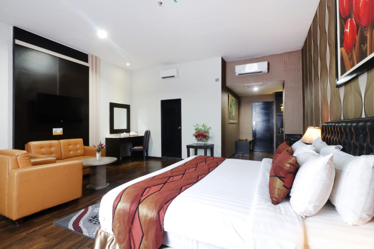 Grand Kanaya Hotel Медан Экстерьер фото
