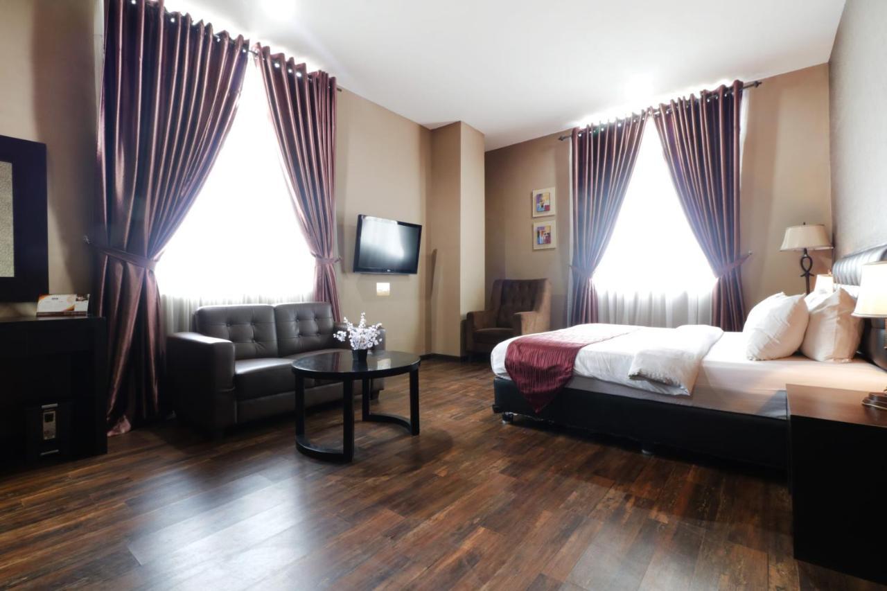 Grand Kanaya Hotel Медан Экстерьер фото