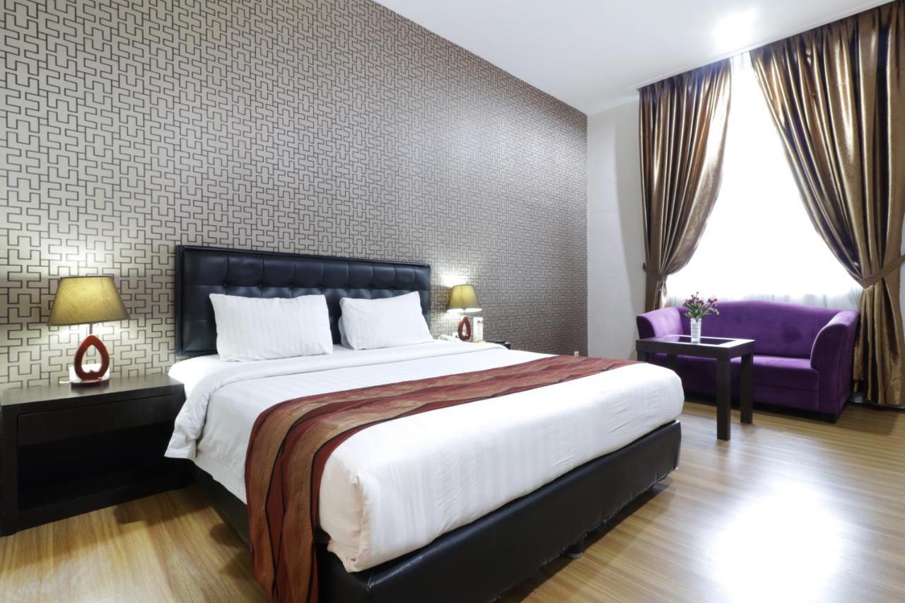 Grand Kanaya Hotel Медан Экстерьер фото