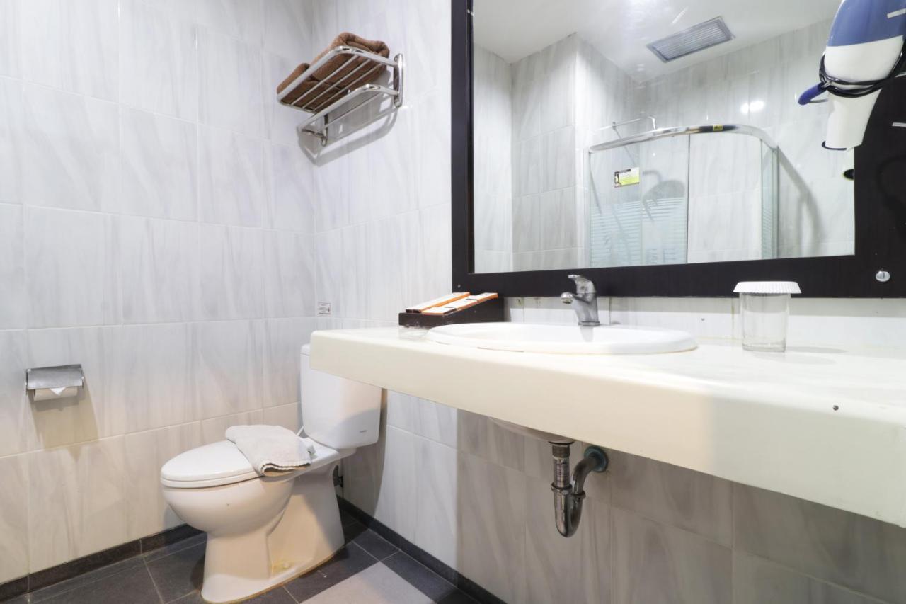 Grand Kanaya Hotel Медан Экстерьер фото