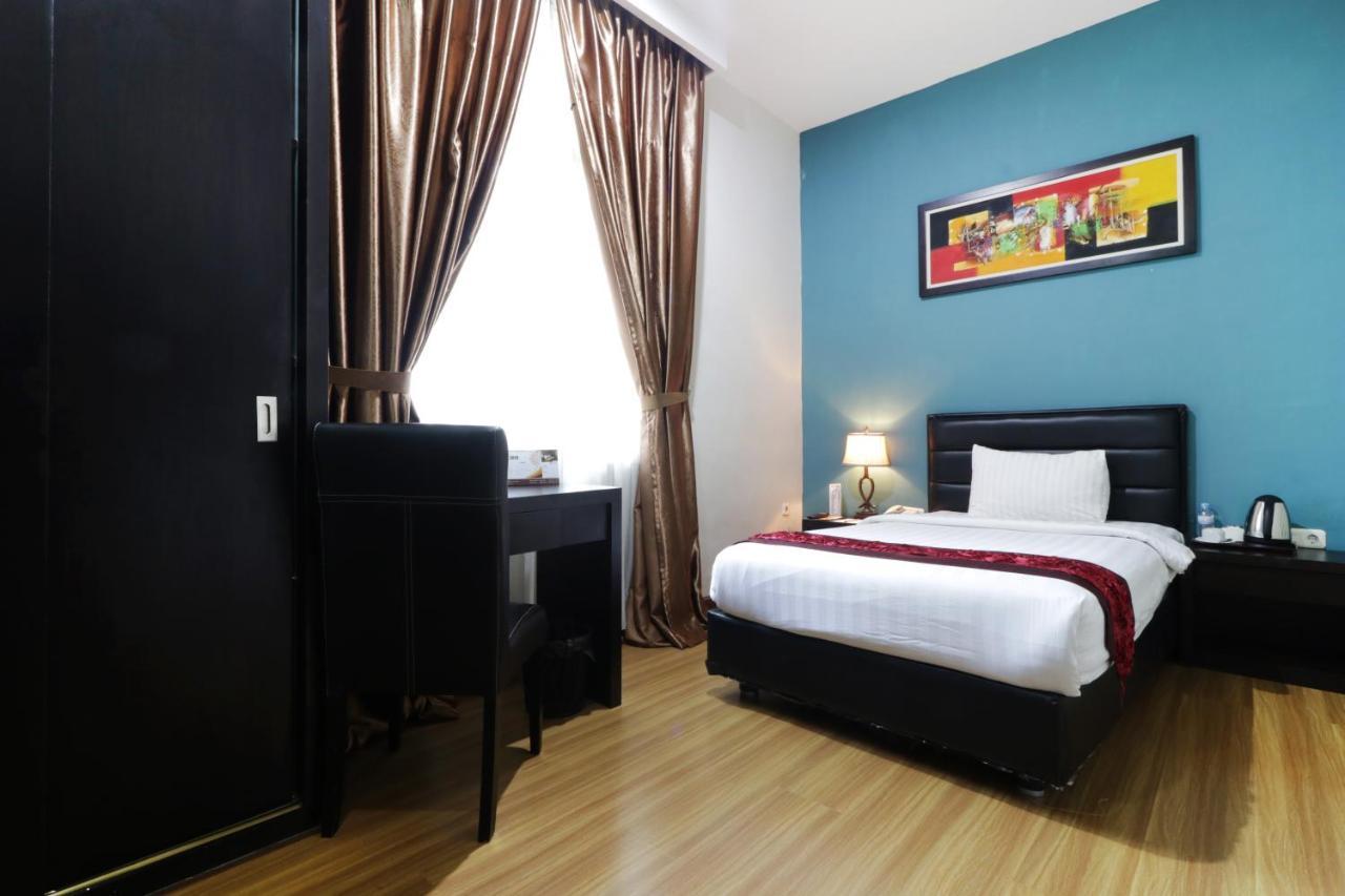 Grand Kanaya Hotel Медан Экстерьер фото