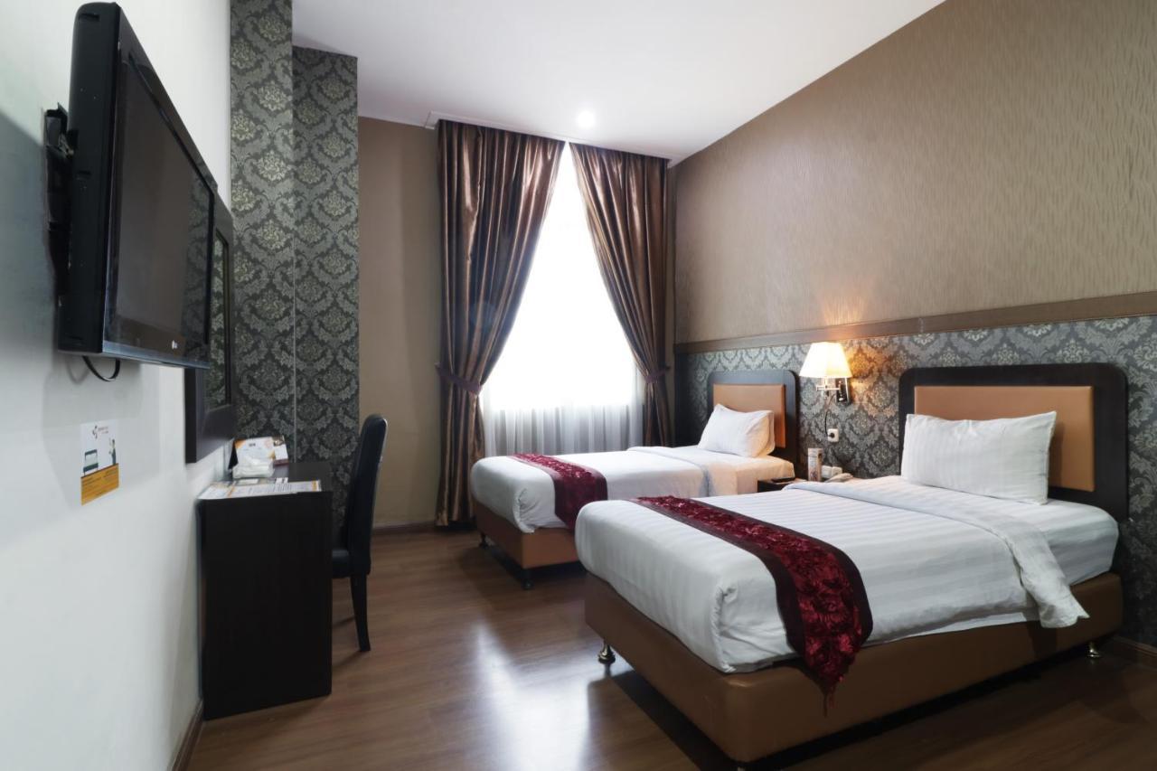 Grand Kanaya Hotel Медан Экстерьер фото