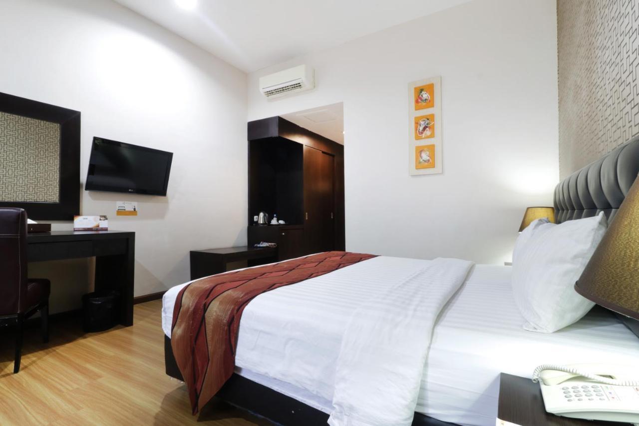 Grand Kanaya Hotel Медан Экстерьер фото