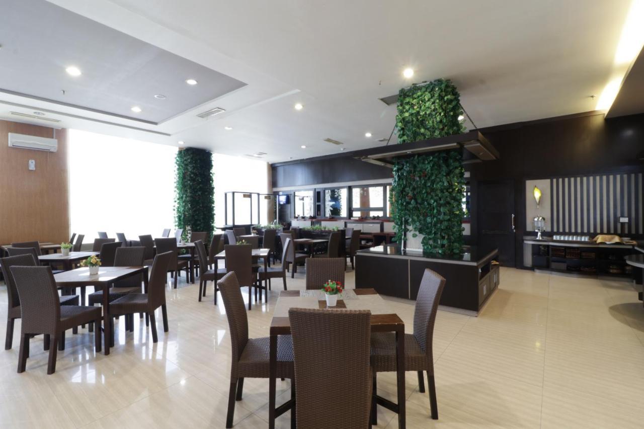 Grand Kanaya Hotel Медан Экстерьер фото